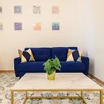 Guest House 121 Charming Apartment