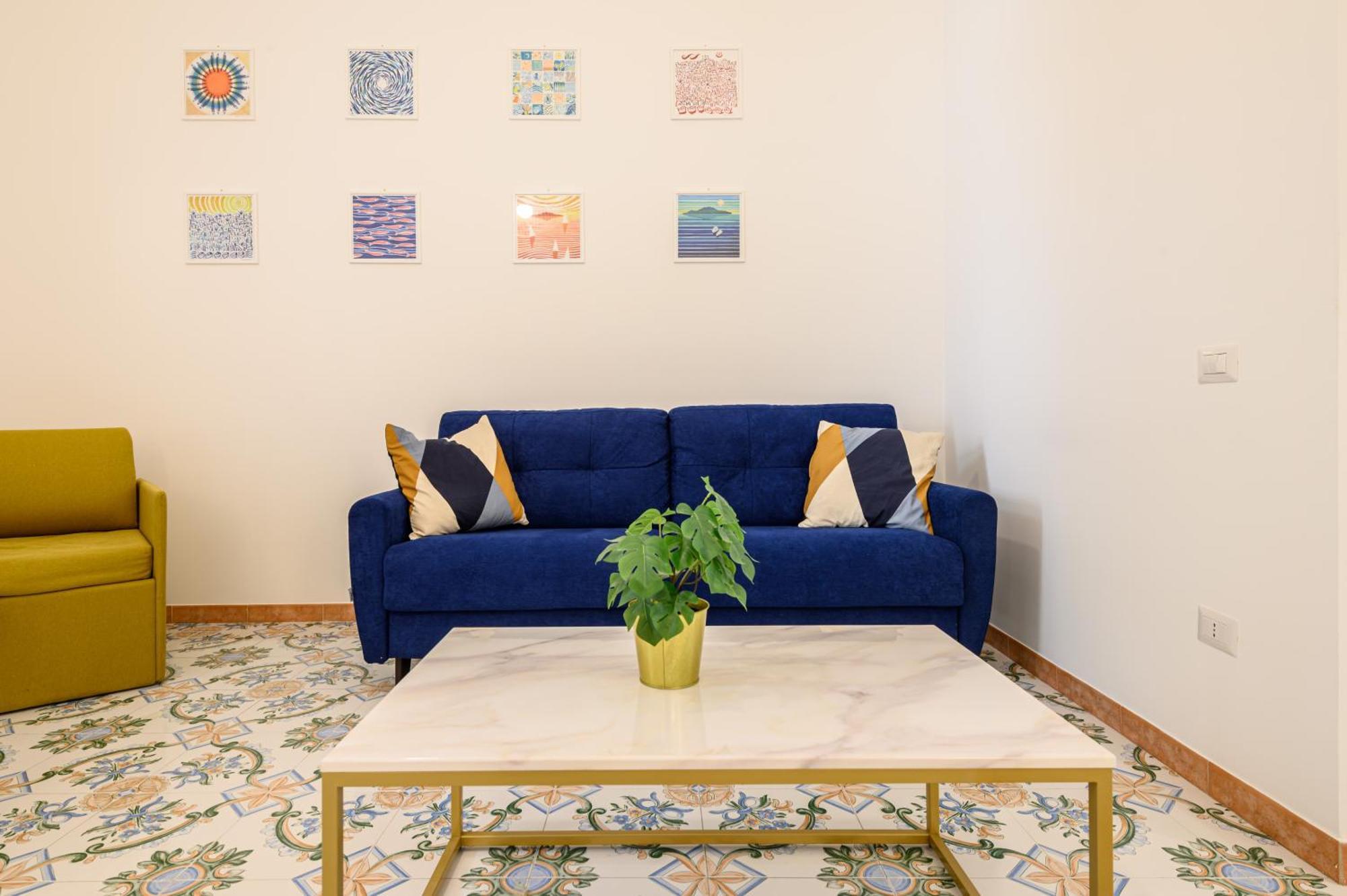 121 Charming Naples