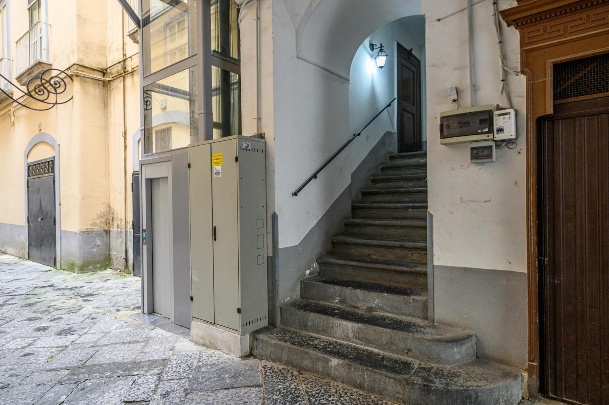 121 Charming Apartment